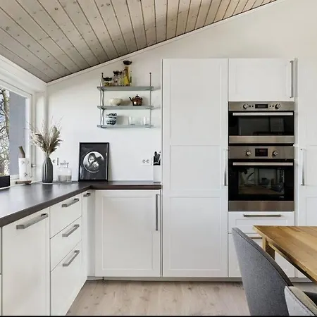 House In - Close To Ons 2024